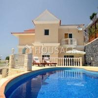 Villa in Spain, Canary Islands, Santa Cruz de Tenerife, 1111 sq.m.