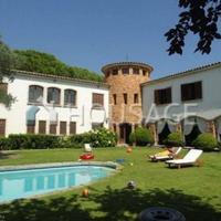 Villa in Spain, Catalunya, Girona, 764 sq.m.