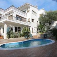 Villa in Spain, Catalunya, Girona, 300 sq.m.