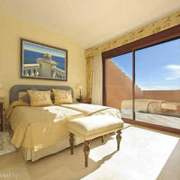 Flat at the second line of the sea / lake, in the city center in Spain, Andalucia, 325 sq.m.