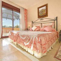 Flat at the second line of the sea / lake, in the city center in Spain, Andalucia, 325 sq.m.