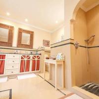 Villa in Spain, Andalucia, 491 sq.m.