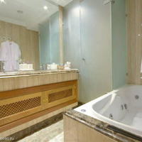 Flat at the first line of the sea / lake in Spain, Andalucia, 184 sq.m.