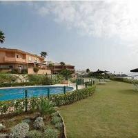 Townhouse at the first line of the sea / lake in Spain, Andalucia, 124 sq.m.