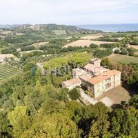 Villa in Italy, 2500 sq.m.