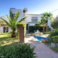 Вилла на второй линии моря/озера в Испании, Андалусия, 241 кв.м.