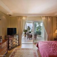 Flat at the first line of the sea / lake in Spain, Andalucia, 580 sq.m.