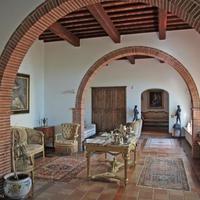 Вилла в центре города в Италии, Пьенца, 1000 кв.м.