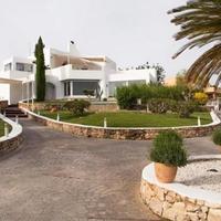 Villa in Spain, Balearic Islands, Barcelona, 330 sq.m.