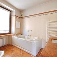 Apartment in the city center in Italy, Varese, 160 sq.m.