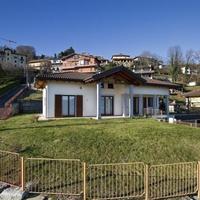 Villa in Italy, Varese, 422 sq.m.