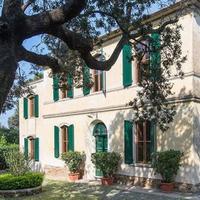 Вилла на первой линии моря/озера в Италии, Пиза, 400 кв.м.