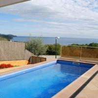 Villa in Spain, Catalunya, Girona, 391 sq.m.