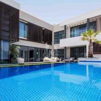 Villa in the city center in United Arab Emirates, Dubai, Ajman, 594 sq.m.