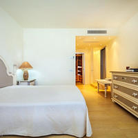 Villa at the second line of the sea / lake in Italy, Palau, 1300 sq.m.