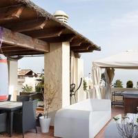 Penthouse at the first line of the sea / lake in Spain, Andalucia, 400 sq.m.