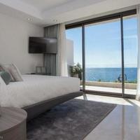 Penthouse at the first line of the sea / lake in Spain, Andalucia, 466 sq.m.