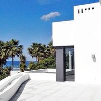 Дом на первой линии моря/озера в Испании, Андалусия, 1580 кв.м.