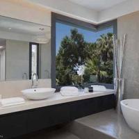 Дом на первой линии моря/озера в Испании, Андалусия, 1580 кв.м.