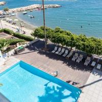 Квартира на первой линии моря/озера на Кипре, Лимасол