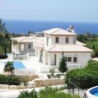 Дом на первой линии моря/озера на Кипре, Протарас, 260 кв.м.