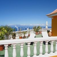Villa in Spain, Canary Islands, Santa Cruz de Tenerife