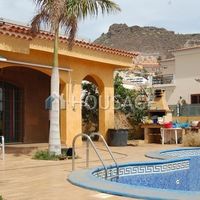 Villa in Spain, Canary Islands, Santa Cruz de Tenerife, 180 sq.m.