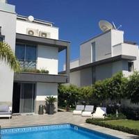 Дом на первой линии моря/озера на Кипре, Протарас, 246 кв.м.