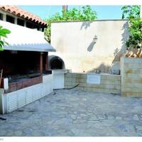 Вилла на первой линии моря/озера на Кипре, Пафос, 1267 кв.м.