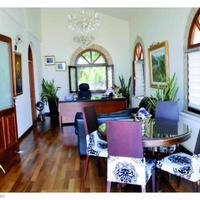 Вилла на первой линии моря/озера на Кипре, Пафос, 1267 кв.м.