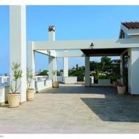 Вилла на первой линии моря/озера на Кипре, Пафос, 1267 кв.м.