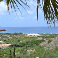 Дом на первой линии моря/озера на Кипре, Протарас, 152 кв.м.