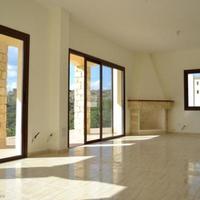 Дом на первой линии моря/озера на Кипре, Протарас, 152 кв.м.