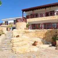 Вилла на первой линии моря/озера на Кипре, Протарас, 500 кв.м.