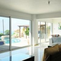 Вилла на первой линии моря/озера на Кипре, Протарас, 500 кв.м.