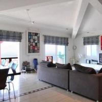 Вилла на первой линии моря/озера на Кипре, Протарас, 500 кв.м.