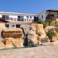 Вилла на первой линии моря/озера на Кипре, Протарас, 500 кв.м.