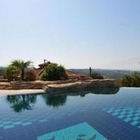 Вилла на первой линии моря/озера на Кипре, Протарас, 500 кв.м.