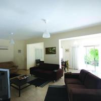 House in Republic of Cyprus, Eparchia Pafou, 300 sq.m.