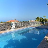 Villa in Spain, Canary Islands, Santa Cruz de Tenerife, 250 sq.m.