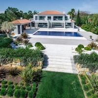 Вилла на второй линии моря/озера, в пригороде в Португалии, Албуфейра, 700 кв.м.