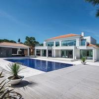 Вилла на второй линии моря/озера, в пригороде в Португалии, Албуфейра, 700 кв.м.