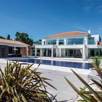 Вилла на второй линии моря/озера, в пригороде в Португалии, Албуфейра, 700 кв.м.