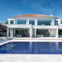 Вилла на второй линии моря/озера, в пригороде в Португалии, Албуфейра, 700 кв.м.