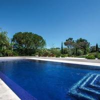 Вилла на второй линии моря/озера, в пригороде в Португалии, Албуфейра, 700 кв.м.