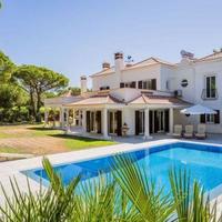 Villa at the second line of the sea / lake, in the suburbs in Portugal, Albufeira, 346 sq.m.