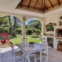 Villa at the second line of the sea / lake, in the suburbs in Portugal, Albufeira, 346 sq.m.