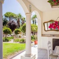 Villa at the second line of the sea / lake, in the suburbs in Portugal, Albufeira, 346 sq.m.