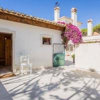 Villa at the second line of the sea / lake, in the suburbs in Portugal, Albufeira, 346 sq.m.