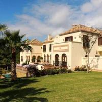 Дом на первой линии моря/озера в Испании, Андалусия, 1157 кв.м.